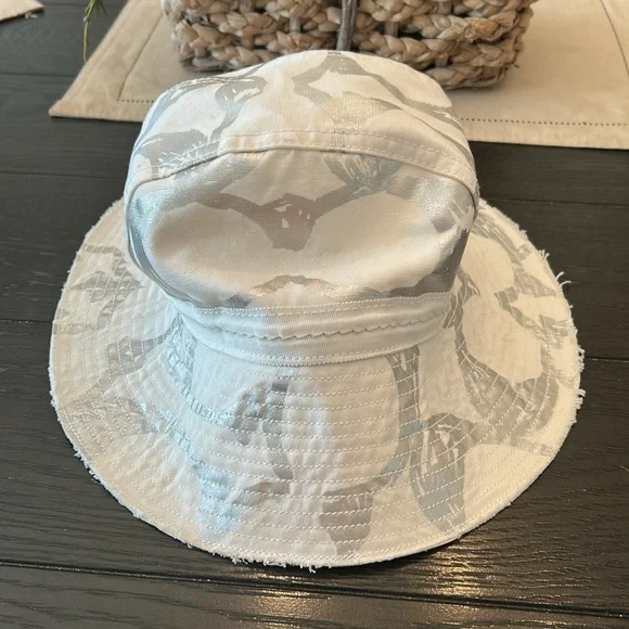 Coach Bucket Hat Silver & White Size M/L NWOT - Picture 2 of 8